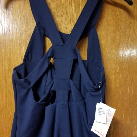 Dress - Picture 3 of 3